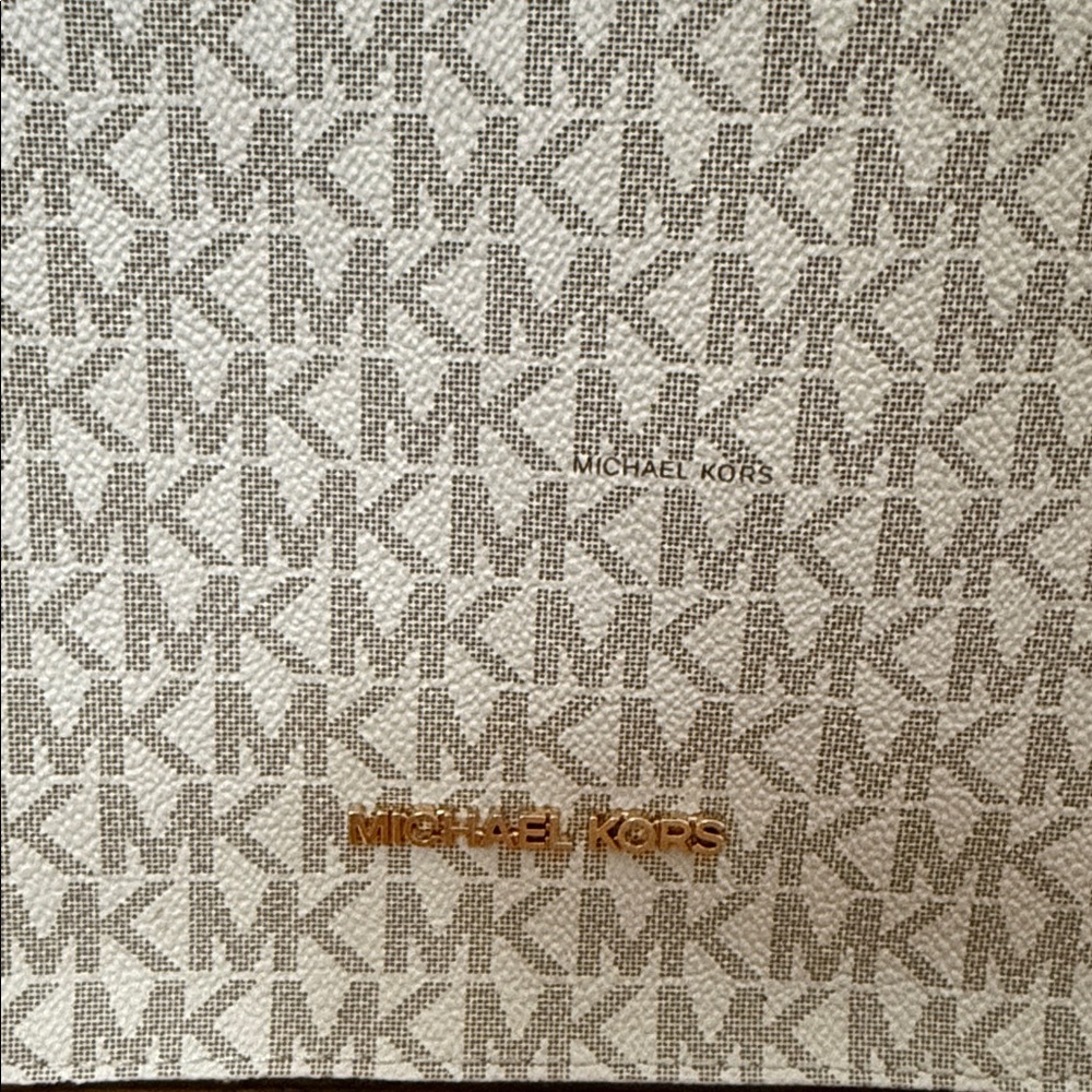 Michael Kors Briley Small Logo Messenger Bag in the vanilla color. Crossbody Bag - Picture 4 of 6